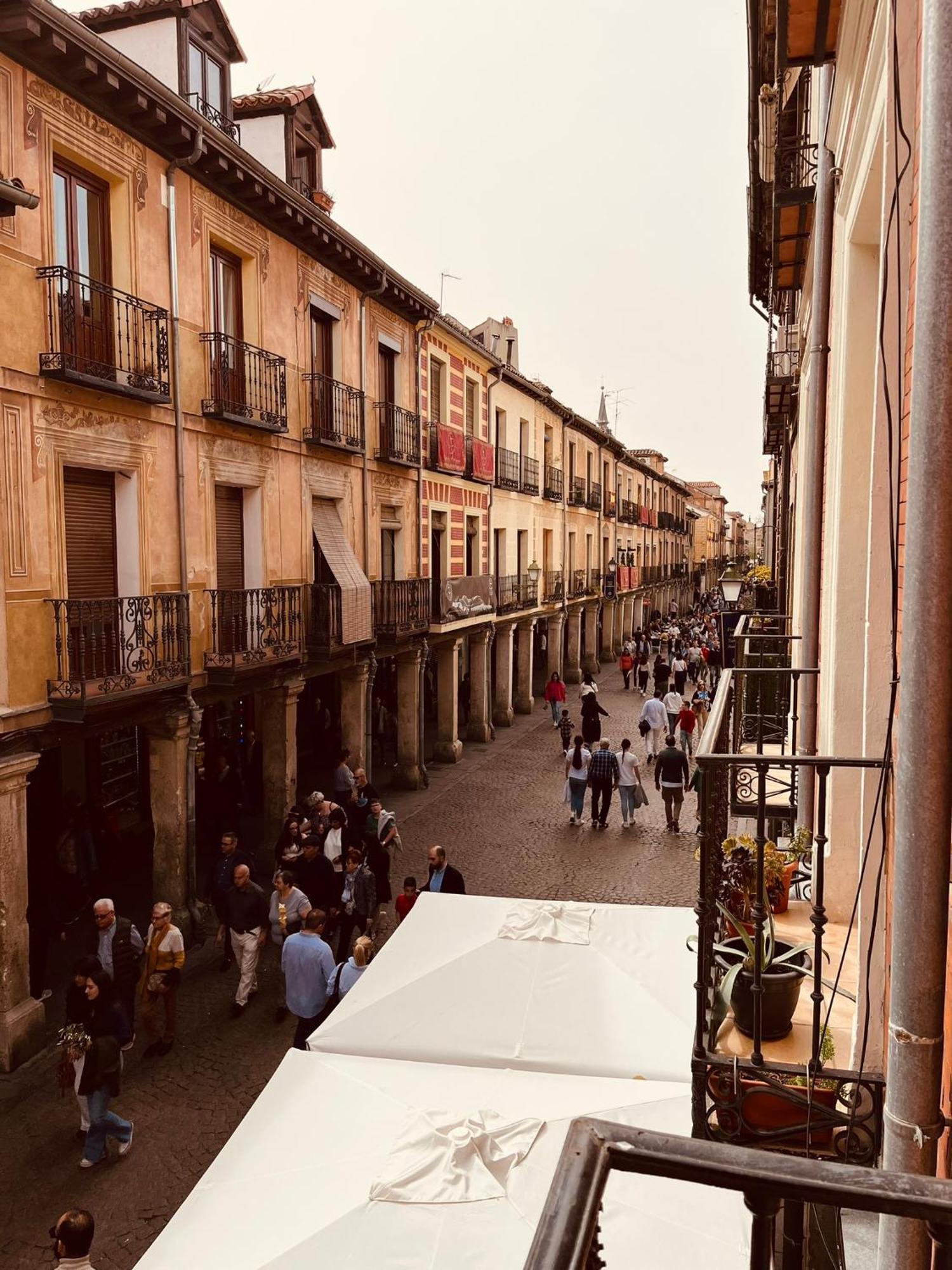 Calle Mayor Alcalá de Henares Екстериор снимка
